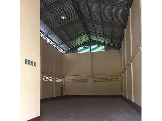 ให้เช่าโกดังพร้อมออฟฟิศ พื้นที่ 240 ตรม บางบัวทอง