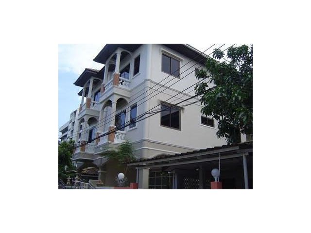 ให้เช่าทาวน์โฮม ซอยพหลโยธิน19 ใกล้เซ็นทรัลลาดพร้าว ใกล้MRTพหลโยธิน เนื้อที่ 45ตรว 4นอน 3น้ำ 25,000ต่อเดือน     ติดต่อคุณ