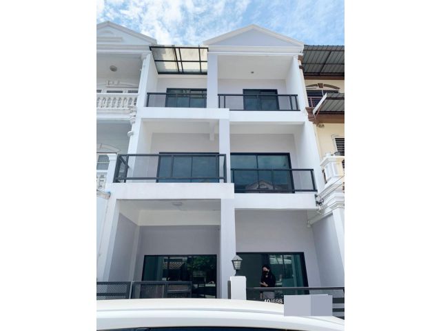 ขายทาวน์โฮม 3 ชั้น 25 ตร.ว. ม.กรุงทอง ซ.111 แยก 1 ถ.นวมินทร์ บึงกุ่ม บ้านรีโนเวทใหม่ - 05496