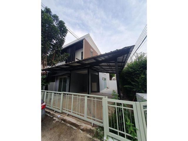 PP898ทาวน์เฮ้าส์ 2 ชั้นให้เช่า ศรีนครินทร์ 45  บ้านมุม ติดสวนสาธารณะของหมู่บ้าน เหมาะแก่การพักอาศัย หรือทำเป็น