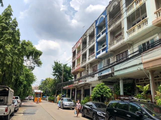 ขายอาคารพาณิชย์ 4. 5 ชั้น ซอยแฮปปี้แลนด์ ลาดพร้าว
