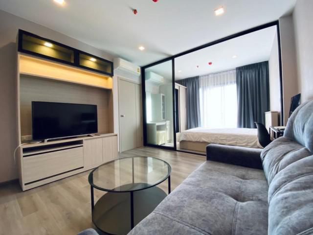 รหัสทรัพย์ B3561 ให้เช่า The Politan Rive (เฟอร์นิเจอร์ และเครื่องใช้ไฟฟ้าครบพร้อมเข้าอยู่ได้ทันที)