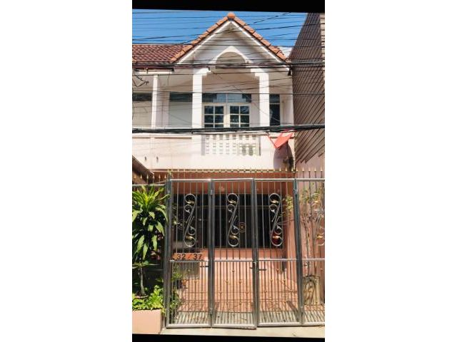 รหัสทรัพย์ A1121 townhouse ซอยนวมินทร์135