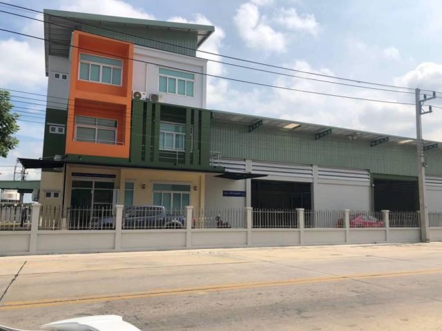 ขายโรงงาน พร้อมเฟอร์นิเจอร์ มีออฟฟิศ 3 ชั้น  อยู่ในโครงการบิ๊กเกอร์แลนด์ ลำลูกกา คลอง 9  พื้นที่สีม่วง