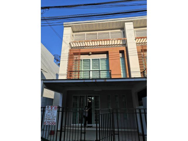 ขายทาวน์โฮม 2 ชั้น สภาพใหม่ หมู่บ้านอาร์ เค พาร์ค คลองสามวา - มีนบุรี 25 ตร.ว. ใกล้แฟชั่นไอส์แลนด์ - 05500