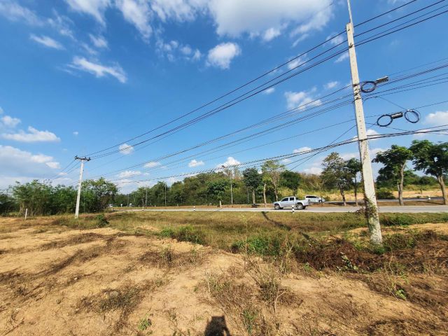 ขายที่ดินเปล่า 5-3-70 ไร่ ที่ถมแล้ว ติดถนนะหลโยธิน ทำเลดี เกาะคา ลำปาง เยื้องกับฟาร์มแกะ ราคาจับต้องได้!