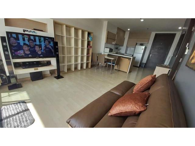 รหัสทรัพย์ B3581 คอนโด RHYTHM รัชดา (แต่งสวย Fully furnished พร้อม WiFi)