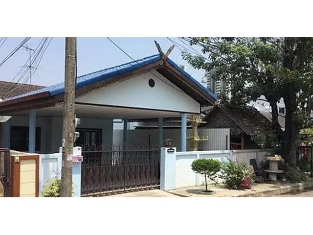 ให้เช่าบ้านเดี่ยว ย่าน IMPACT เมืองทองธานี เนื้อที่ 50ตรว 4นอน 1น้ำ 12000ต่อเดือน      ติดต่อคุณ สมศักดิ์ Tel: 09826861