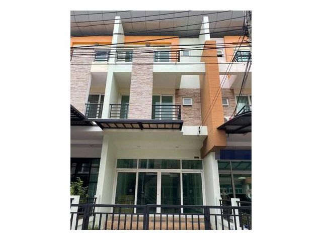 ให้เช่า ทาวน์โฮม 3 ชั้น นิรันดร์ อเวนิว รามคำแหง