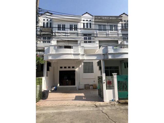 ขายทาวน์โฮม 3 ชั้น ปรีดี 35 สุขุมวิท 71