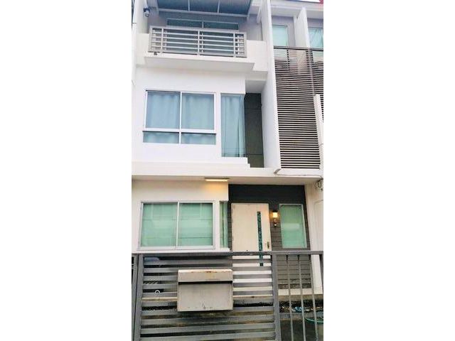 ให้เช่าทาวน์เฮาส์ 3 ชั้น  บ้านใหม่ พระราม 9