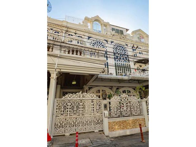 ให้เช่าทาวน์โฮม 4ชั้น ถนนสุขุมวิท ซอยเอกมัย26