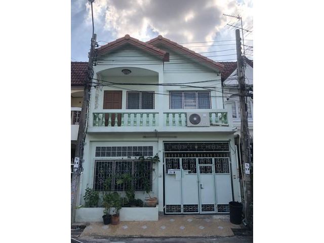 ขายทาวน์เฮ้าส์ 2 ชั้น หมู่บ้านสุขสันต์ เพชรเกษม