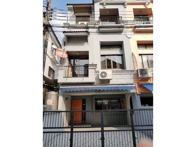 ให้เช่าทาวน์โฮม 3 หมู่บ้านกลางเมือง ลาดพร้าว80