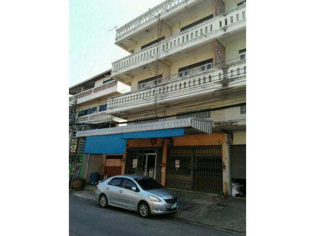 ตึกแถว 3 ชั้นครึ่ง 2 คูหา 51.2 ตรว. ถ.สะแกงาม30