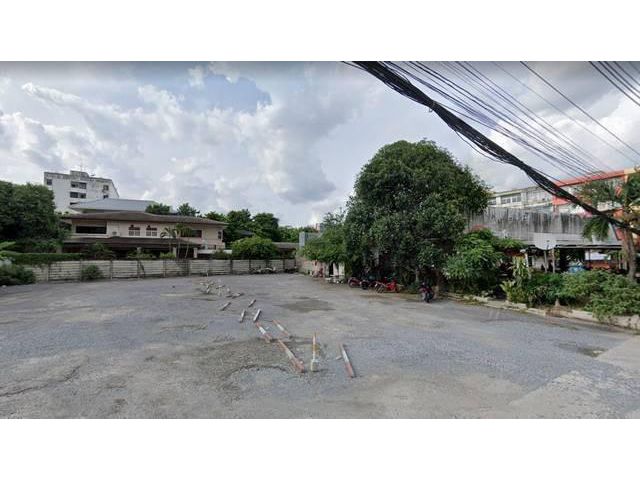 ขายที่ดินย่านลาดพร้าววังหิน เนื้อที่ 4-2-66 ไร่