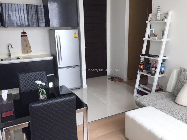 ขาย 1 ห้องนอน คอนโดหรู Eight Thonglor