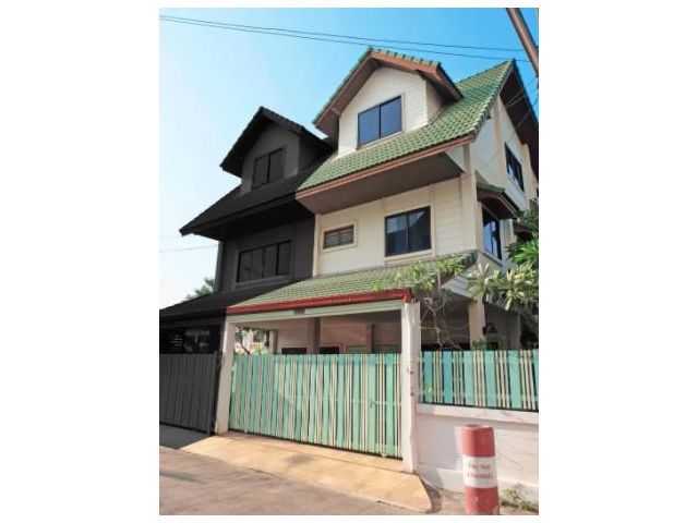 ให้เช่าทาวน์โฮม หมู่บ้านปรางค์ทิพย์ ซอยลาดพร้าว 93
