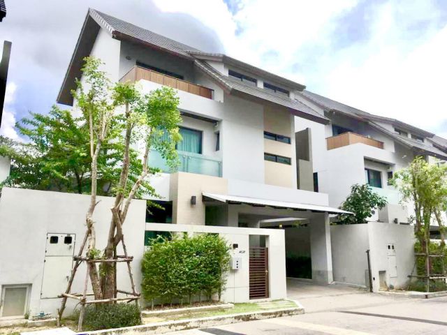 ให้เช่า และ ขาย บ้านเดี่ยว พร้อมเฟอร์โครงการ  Private Nirvana Resindence ย่านเลียบทางด่วนรามอินทรา