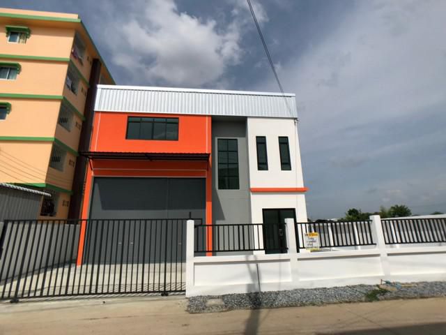 ขาย Warehouse ซ.ฉลองกรุง53  ขนาดพท. โกดัง 100 ตรว