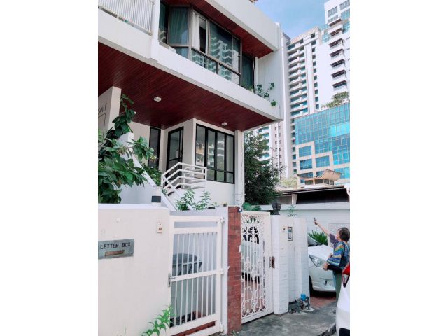 PF04 ให้เช่าทาวน์โฮม 3 ชั้น ซอยสุขุมวิท 39 ใกล้BTSพร้อมพงษ์ ภายในเป็นบ้านเปล่า เหมาะอยู่อาศัยหรือทำโฮมออฟฟิศ เขตวัฒนา