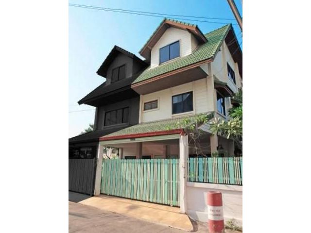 ให้เช่าทาวน์โฮมหมู่บ้านปรางค์ทิพย์ ซอยลาดพร้าว 93
