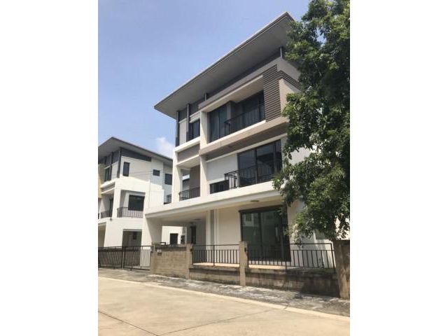 004 บ้านเดี่ยว 3 ชั้น โครงการโกลเด้น เพรสทีจ วัชรพล-สุขาภิบาล 5