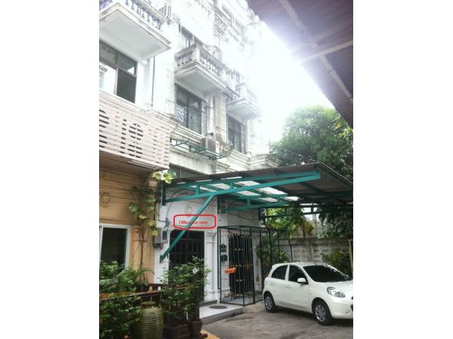 รหัสทรัพย์ B3696 ให้เช่าห้องเปล่า 53 ตรม. ใกล้ โรงเรียนอัสสัมชัญบางรัก เพียง 15,000 บาท/ด เท่านั้น