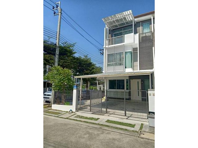 ขายทาวน์โฮม 3ชั้น หลังมุม ม.บ้านใหม่ กรุงเทพกรีฑา7