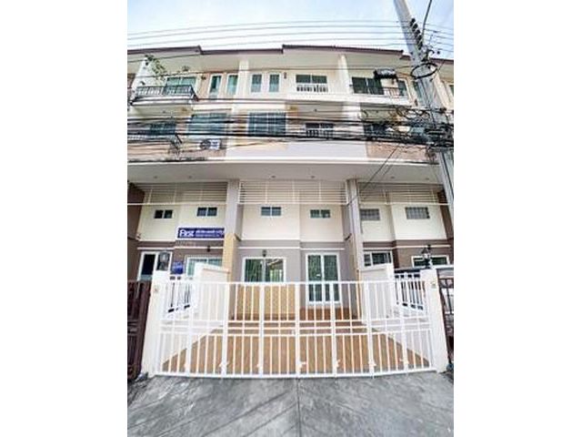 ให้เช่าทาวน์โฮม นวมินทร์77 ใกล้เดอะเมอล์บางกะปิ เนื้อที่ 24ตรว 4นอน 4น้ำ 22,000ต่อเดือน       ติดต่อคุณ สมศักดิ์ Tel: 09