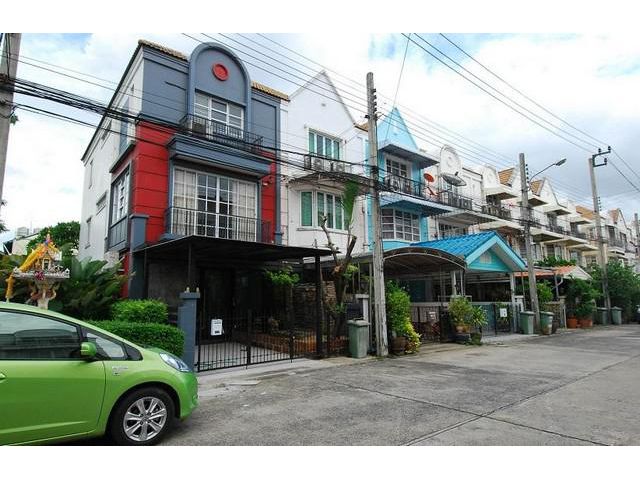 ให้เช่าทาวน์โฮม 3 ชั้น  ลาดพร้าววังหิน 34 หลังมุม
