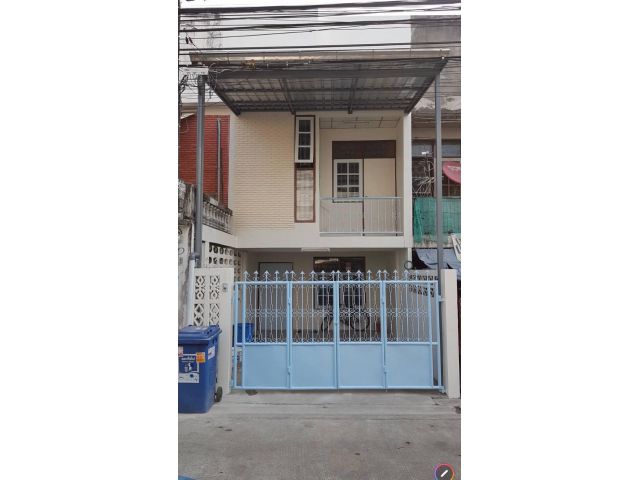 PR44ให้เช่าทาวเฮ้าส์รีโนเวทใหม่ 16 ตรว 2 ห้องนอน 2 ห้องน้ำ  ในซอยอ่อนนุช 50 ห่างถนนอ่อนนุช 150 เมตร มีครัวปูน