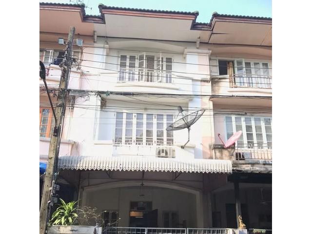 ให้เช่าทาวน์โฮม 3 ชั้น 4 นอน ม.สรานนท์ ลาดพร้าว101