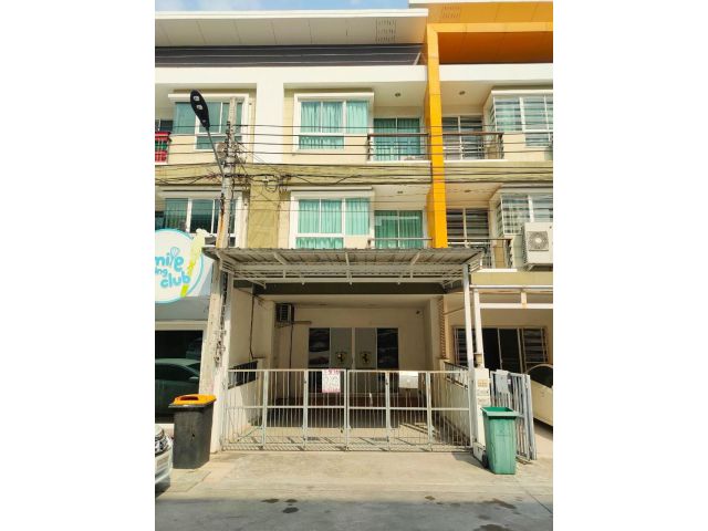 ขายทาวน์โฮม 3 ชั้น 25 ตร. ว. หมู่บ้านเวร่า ซอยมิสทีน ถนนรามคำแหง 160 ใกล้รถไฟฟ้าสถานีราษฏร์พัฒนา  - 05527