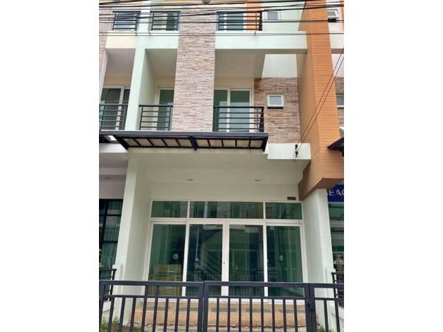 ให้เช่าทาวน์โฮม 3ชั้น  นิรันดร์อเวนิว รามคำแหง 160