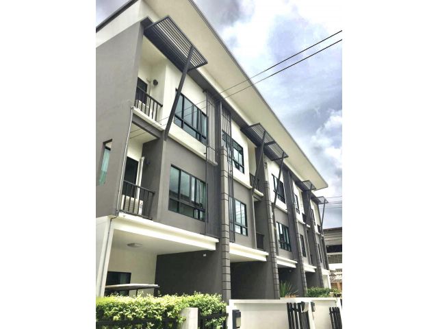 ให้เช่า ขาย ทาวน์โฮม 3 ชั้น หลังมุม มบ.คาซ่า ซิตี้ วงแหวน ลำลูกกา คลอง 5  พื้นที่ 29.2 ตรว.