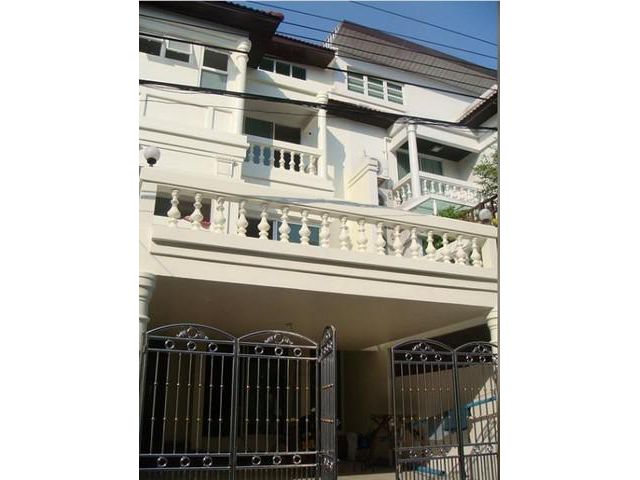 ให้เช่าทาวน์โฮม4ชั้น หมู่บ้านศรีกรุง ถนนพระราม3