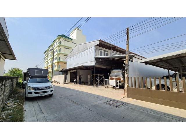 ให้เช่าโกดัง ขนาด 800 ตารางเมตร ถนนลาดกระบัง