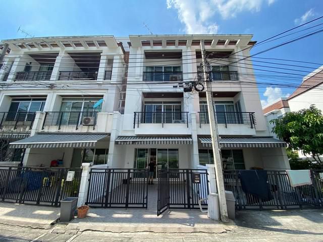 ให้เช่าทาวน์โฮม หมู่บ้านกลางเมืองซ.ศรีนครินทร์ 24