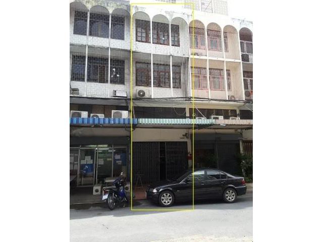 ให้เช่าตึกแถว 1 คูหา สามชั้นครึ่ง เนื้อที่ 16 ตรว.