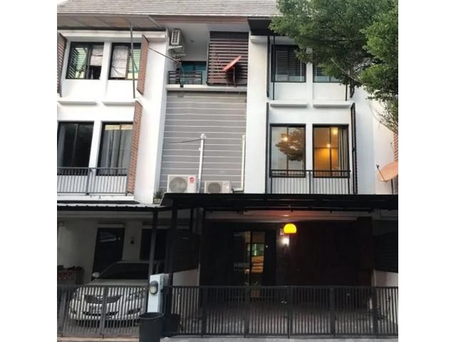 ขาย ทาวน์โฮม 3 ชั้น โครงการ Areeya Mova