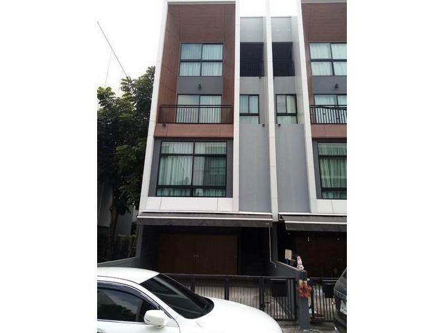 PDD02 ให้เช่าทาวน์โฮม 3.5 ชั้น Arden Pattanakarn 20 ย่านพัฒนาการ ห้องมุม ใกล้ทางด่วน ตกแต่งพร้อมอยู่ เขตสวนหลวง