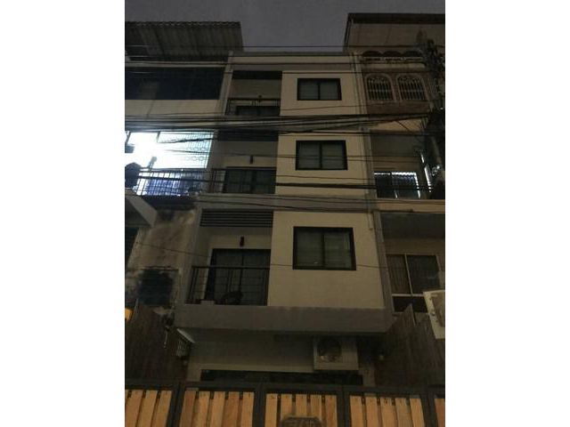 ให้เช่าทาวน์เฮ้าส์ 4ชั้น ถนนสุขุมวิท นานา ใกล้BTS
