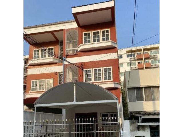 ให้เช่าทาวน์โฮม 3 ชั้น 4 นอน ลาดพร้าว29