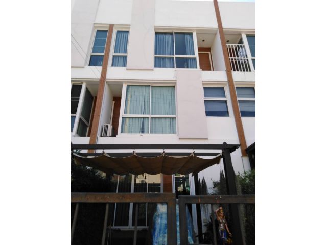 ขายด่วน! ทาวน์โฮม มายด์ ฮอฟฟ์ ร่มเกล้า-สุวรรณภูมิ