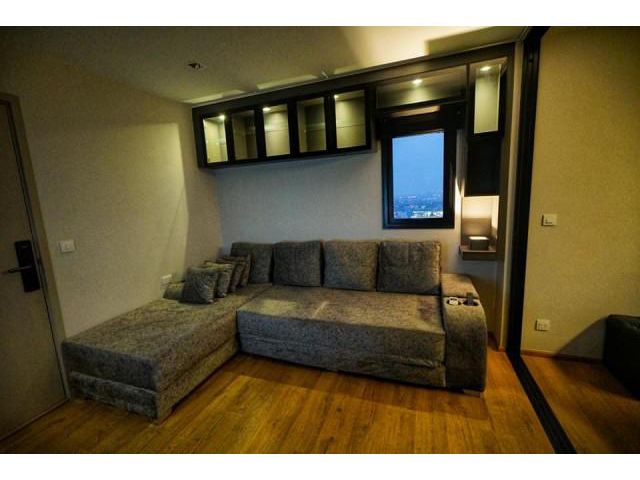รหัสทรัพย์ B3835 คอนโด The Politan Rive (ห้องมุมเฟอร์นิเจอร์ครบครัน จัดหนักจัดเต็ม)