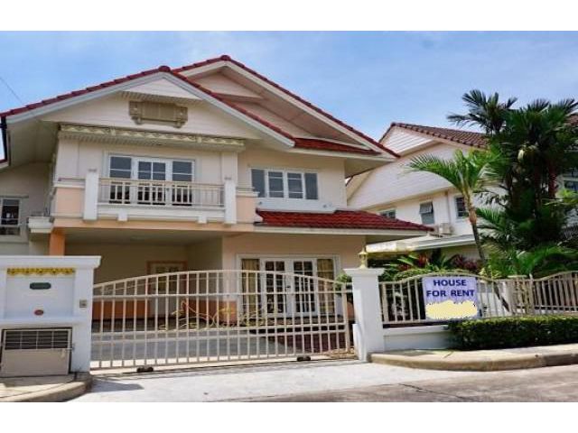 Code A1648 หมู่บ้าน Parkway Chalet รามคำแหง 190   บ้านเดี่ยว 2 ชั้น 3 ห้องนอน (ติดแอร์ทุกห้อง) 2 ห้อ