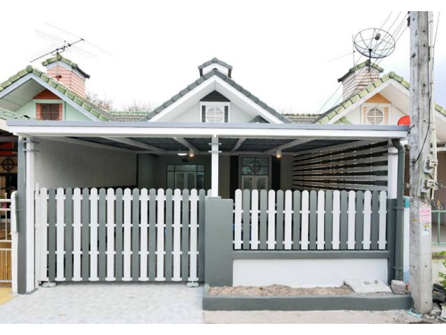ใกล้ ห้าง ck พลาซ่า บ้านอยู่ติดกับ รร ปลวกแดงพิทยาคม ผ่อนเพียงเดือนล่ะ 4000 บาท 
