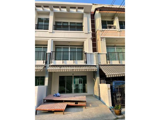 บ้านกลางเมือง เออบาเนียน ถนน ลาดพร้าววังหิน