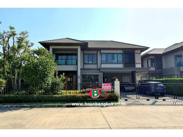 ไลฟ์ บางกอก บูเลอวาร์ด ราชพฤกษ์-รัตนาธิเบศร์ บ้านเดี่ยวหลังใหญ่ ห้องนอนชั้นบนมี Walk in Closet สวย